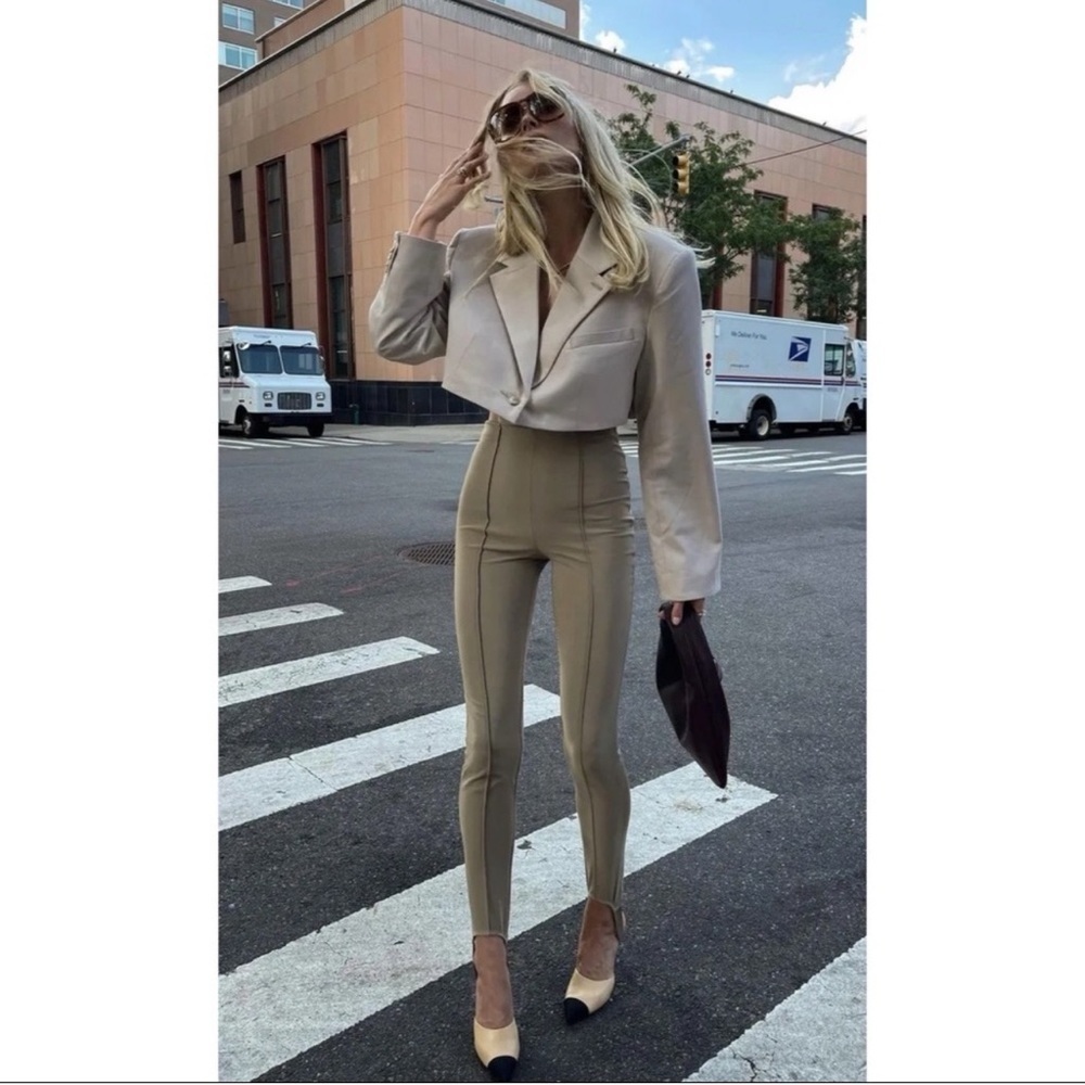 L’Academie Serafina Cropped Blazer in Beige New with Tags!